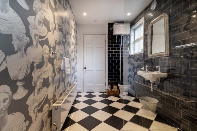 Walk-in wet room