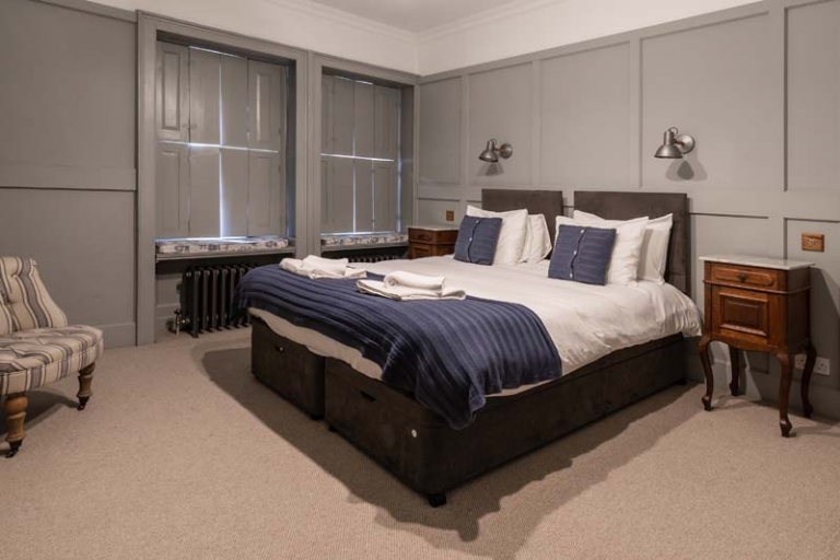 Twin bedroom