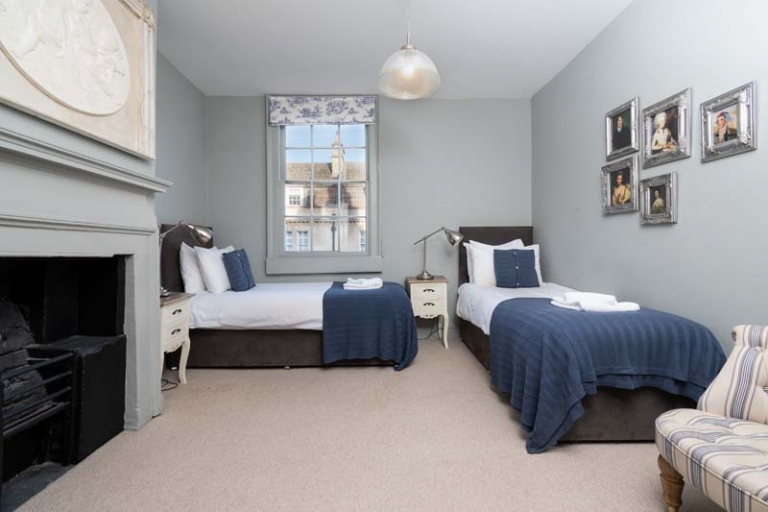 Twin bedroom